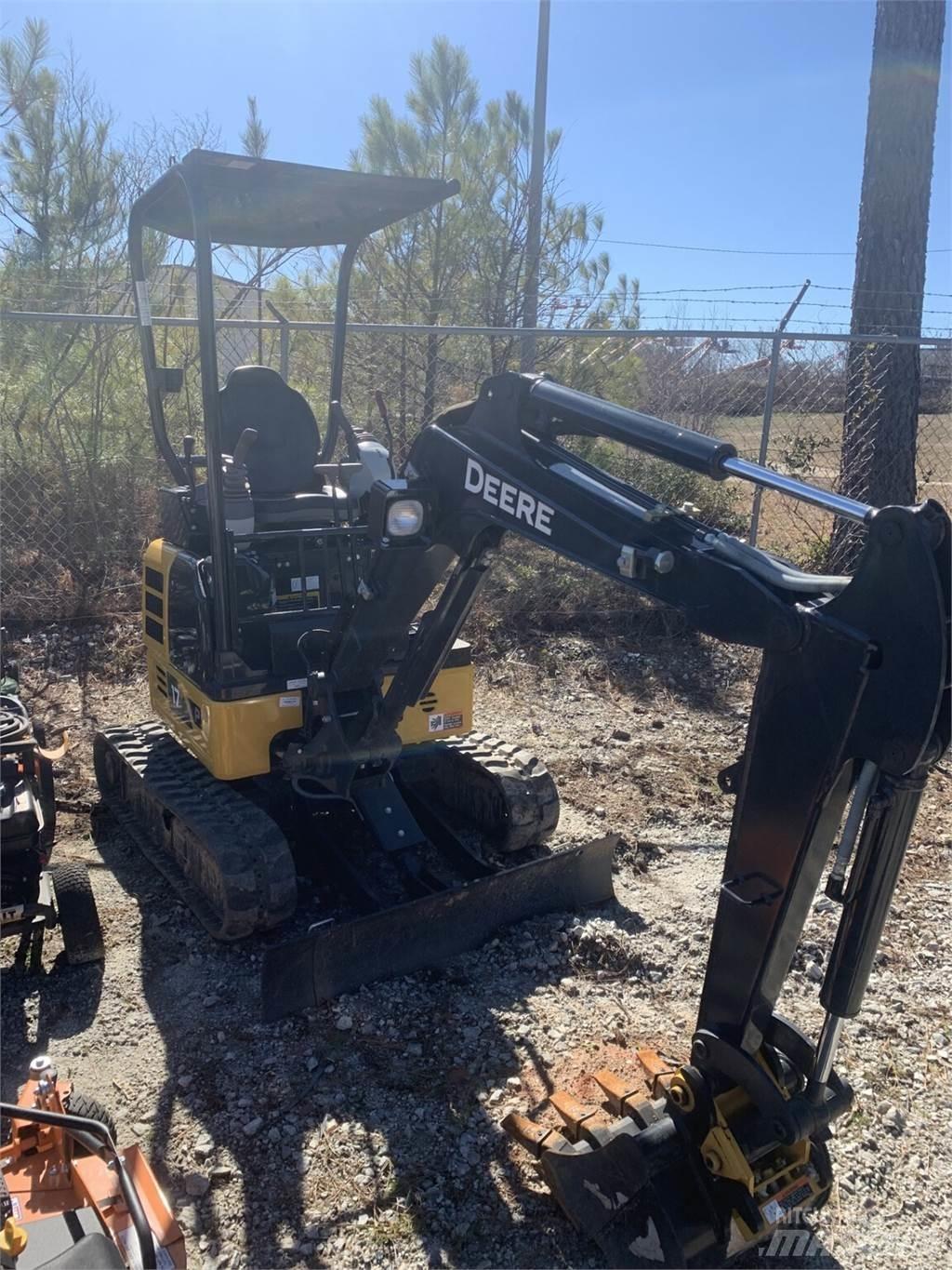 John Deere 17P حفارات طويلة الذراع