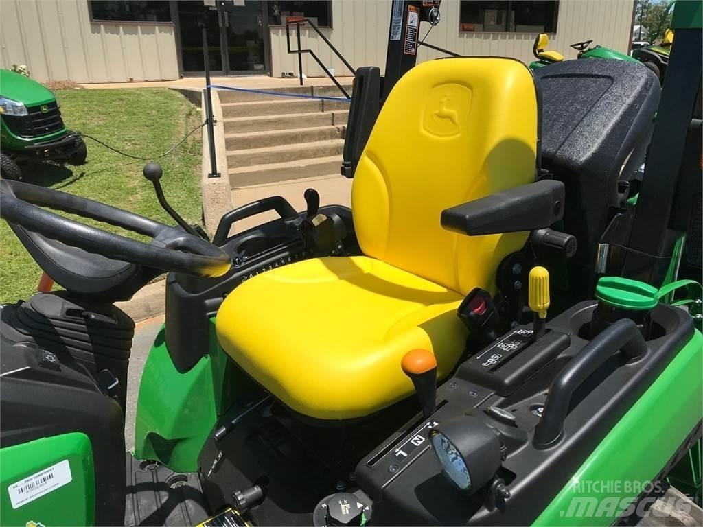John Deere 2025R جرارات مدمجة