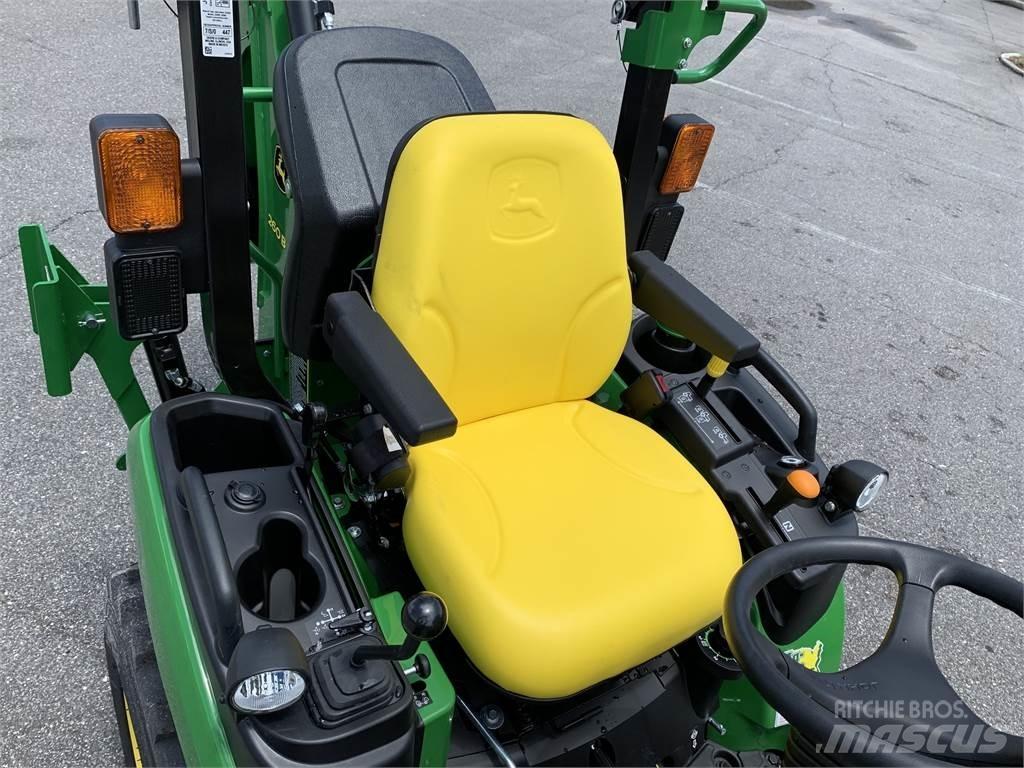 John Deere 2025R جرارات مدمجة