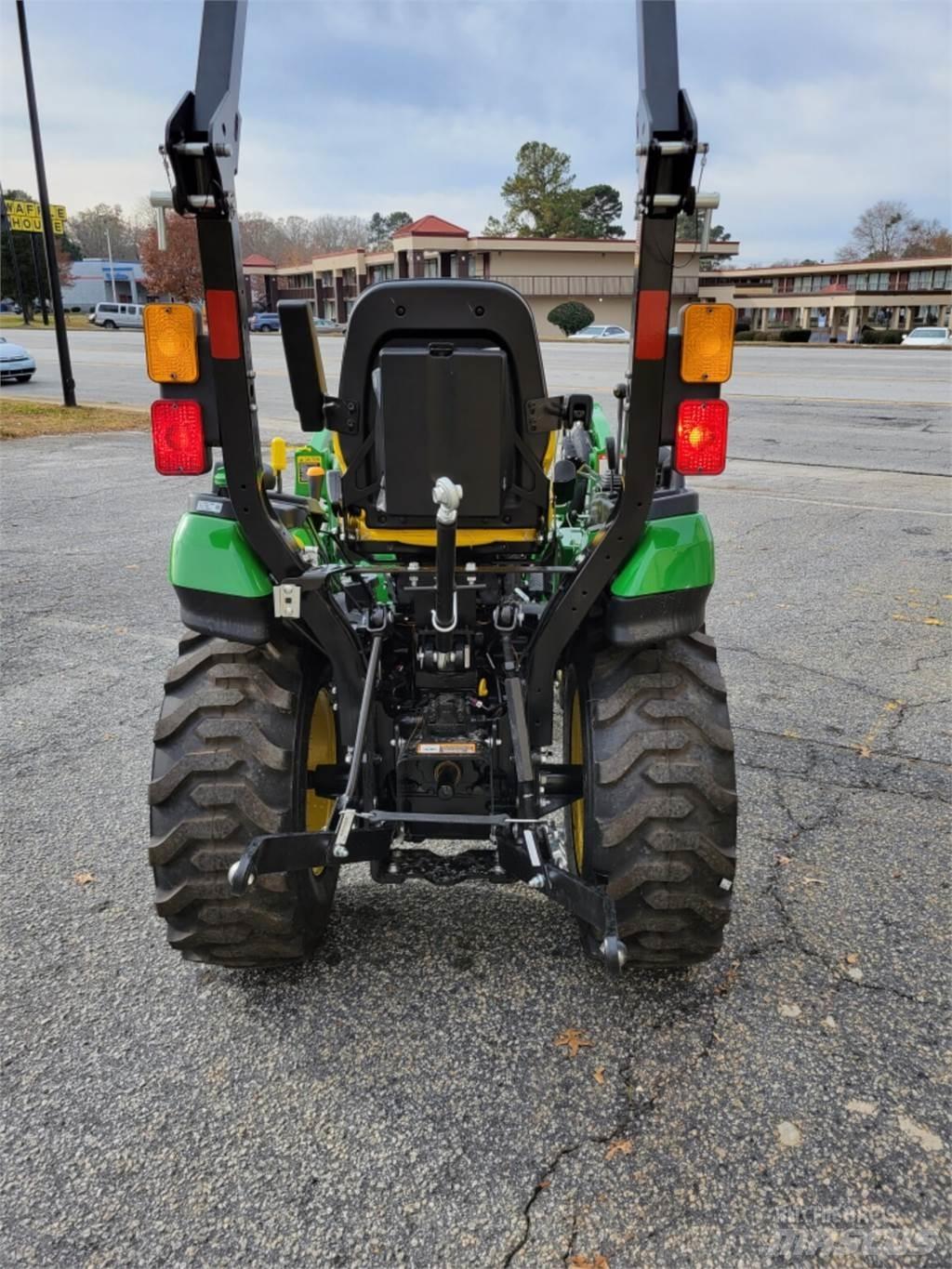 John Deere 2025R جرارات مدمجة
