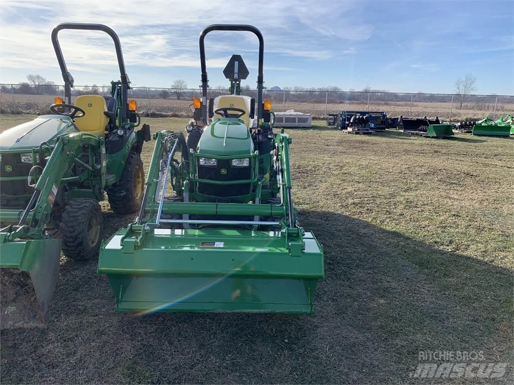 John Deere 2025R جرارات مدمجة