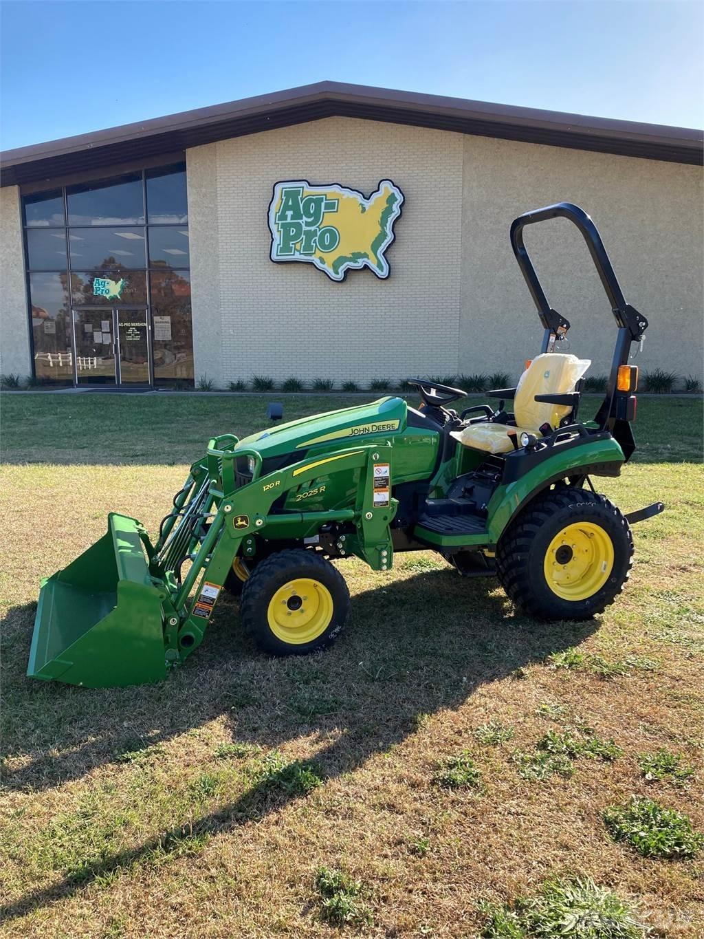 John Deere 2025R جرارات مدمجة