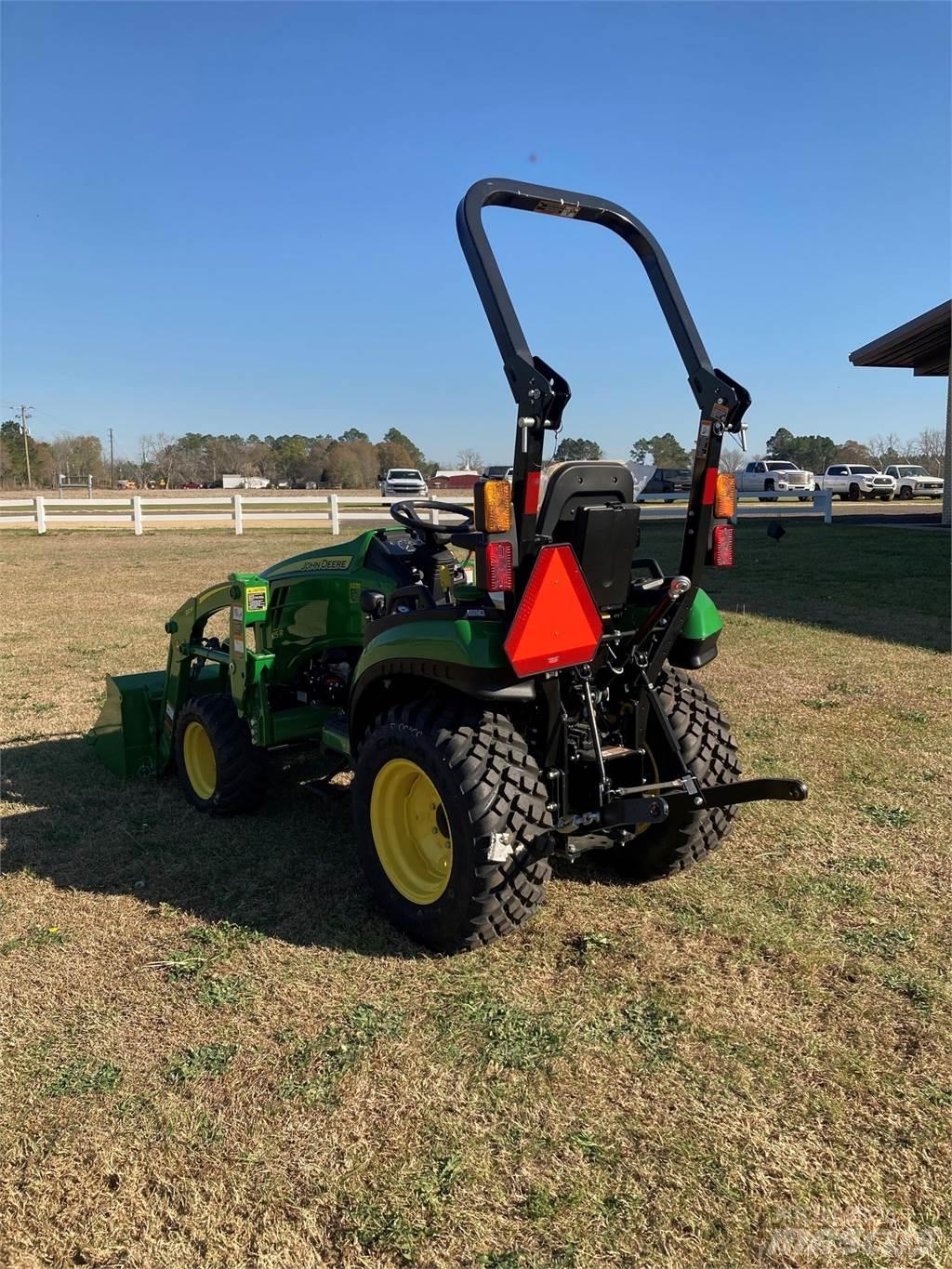 John Deere 2025R جرارات مدمجة