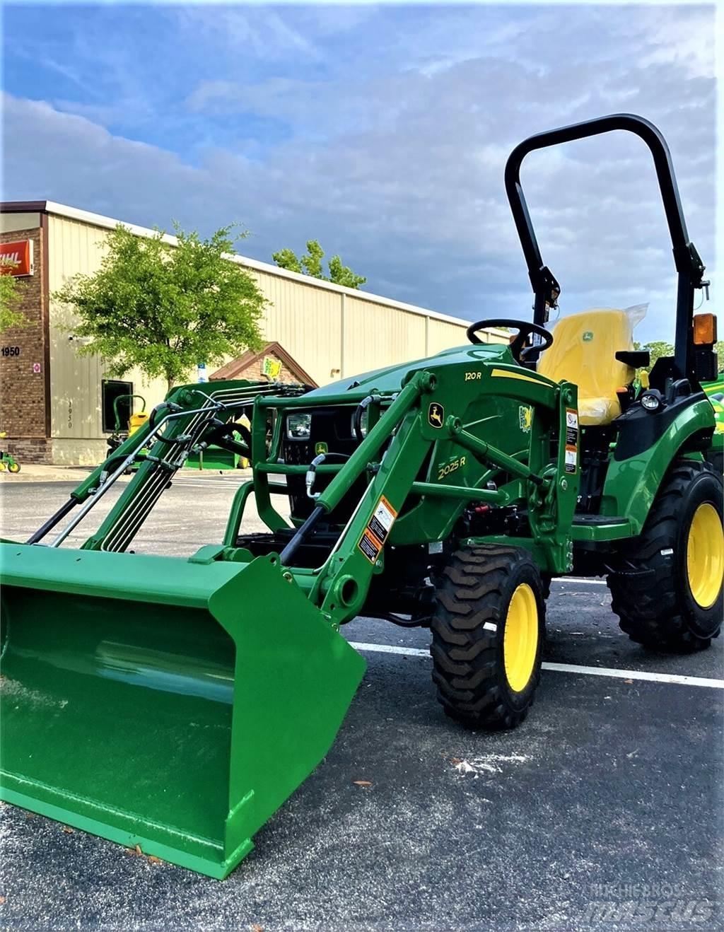 John Deere 2025R جرارات مدمجة