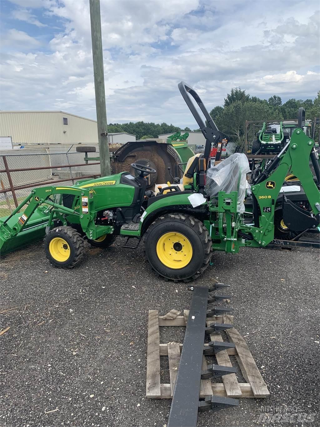 John Deere 2025R جرارات مدمجة