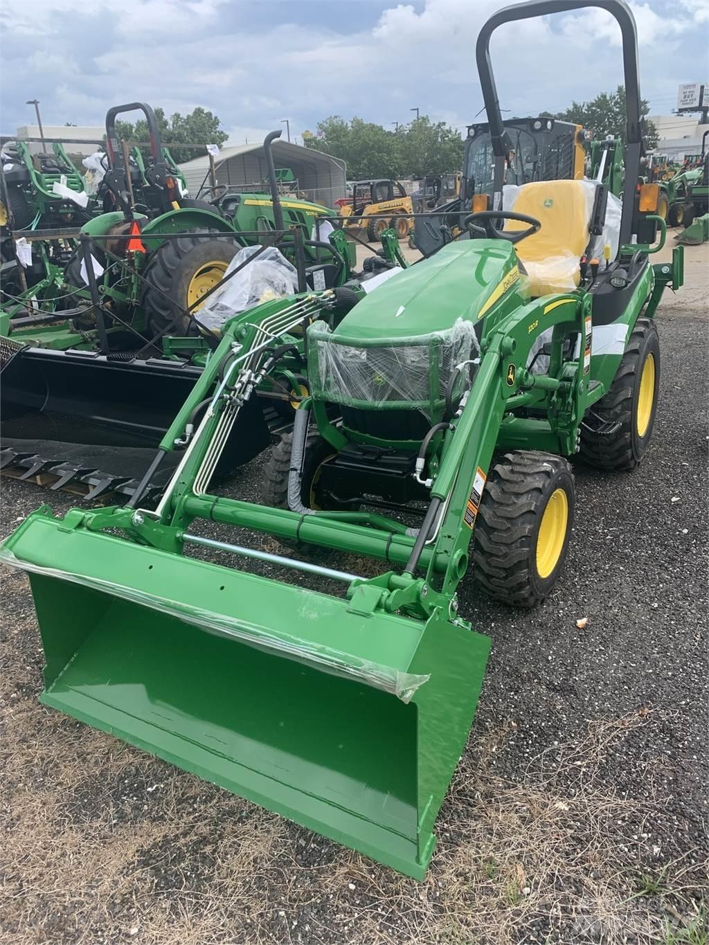 John Deere 2025R جرارات مدمجة