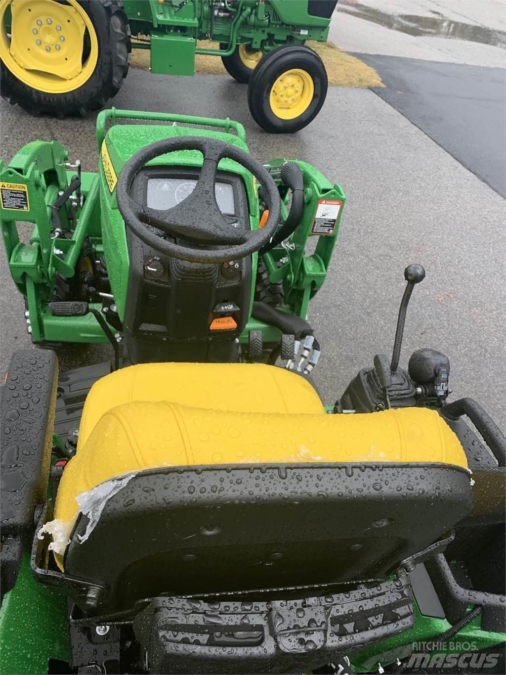 John Deere 2025R جرارات مدمجة