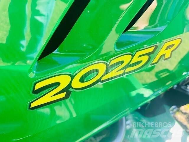 John Deere 2025R جرارات مدمجة