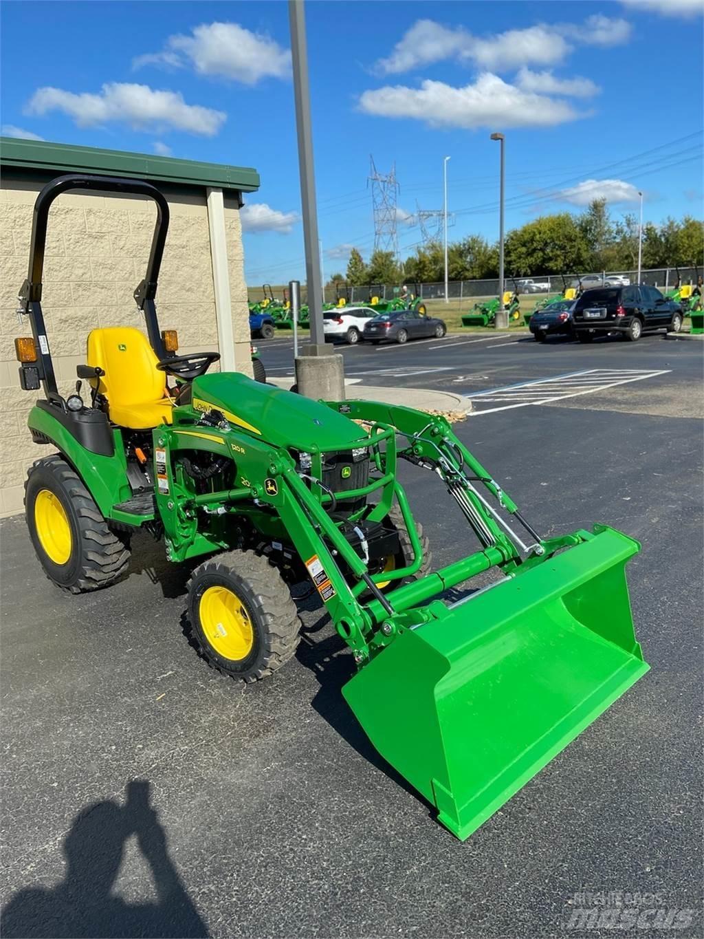 John Deere 2025R جرارات مدمجة
