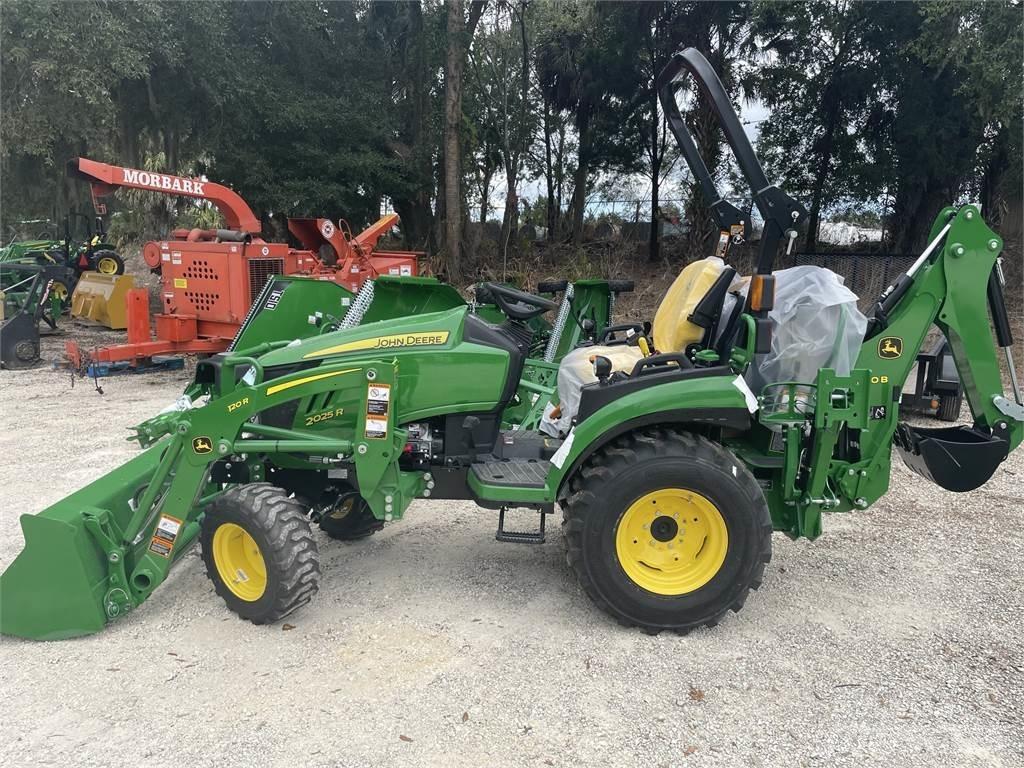 John Deere 2025R جرارات مدمجة