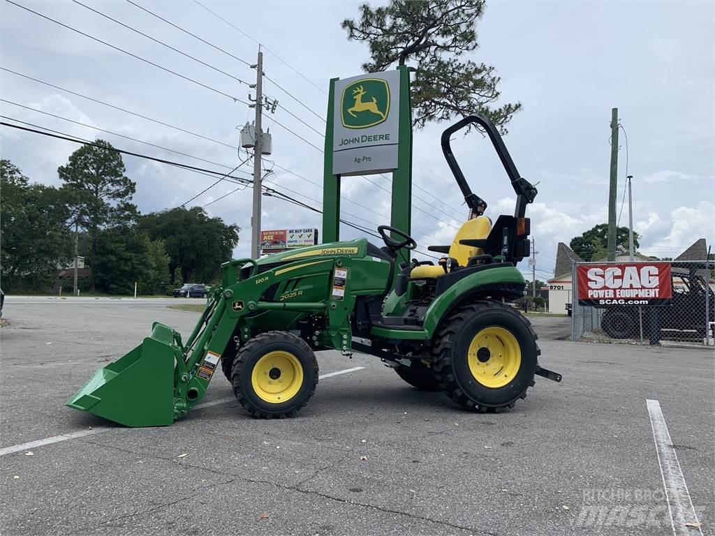 John Deere 2025R جرارات مدمجة