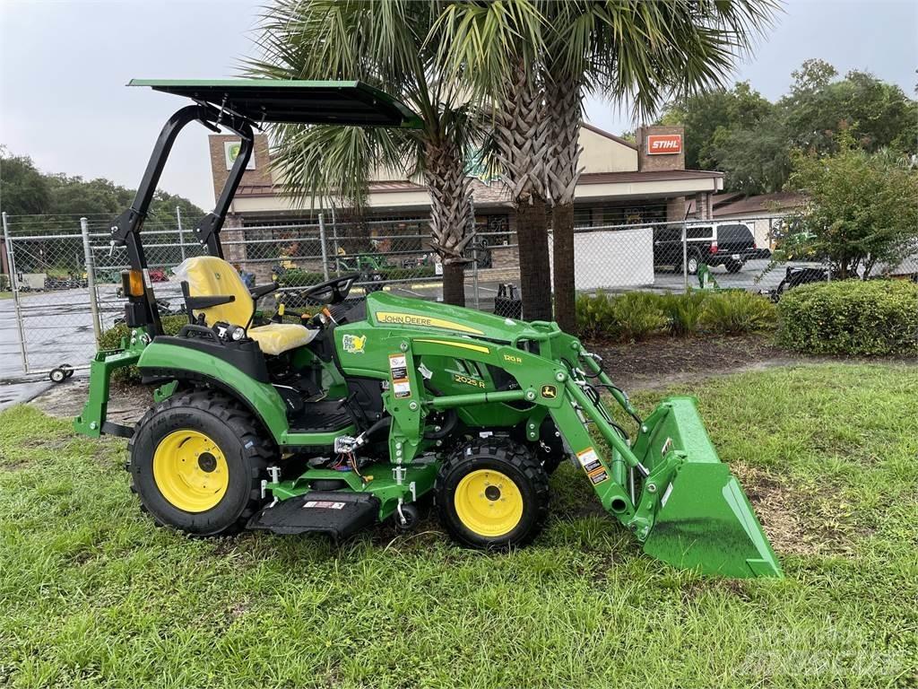 John Deere 2025R جرارات مدمجة