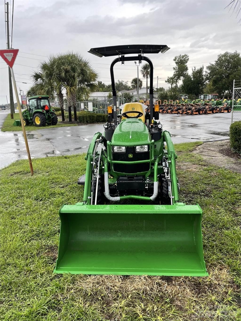 John Deere 2025R جرارات مدمجة