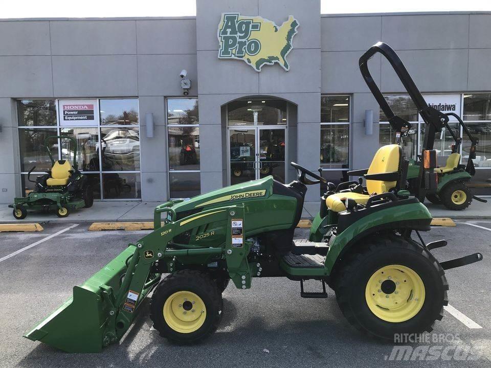 John Deere 2025R جرارات مدمجة