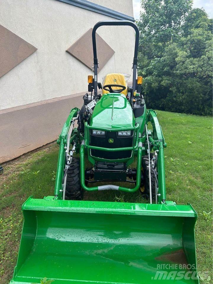 John Deere 2025R جرارات مدمجة