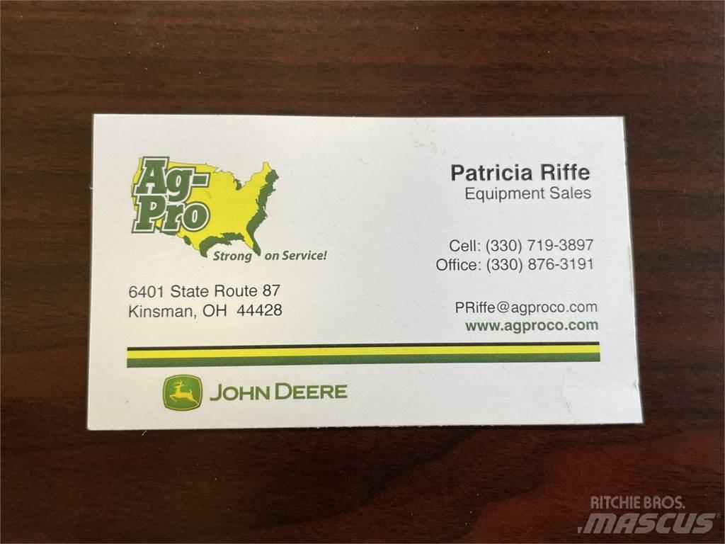 John Deere 2025R جرارات مدمجة
