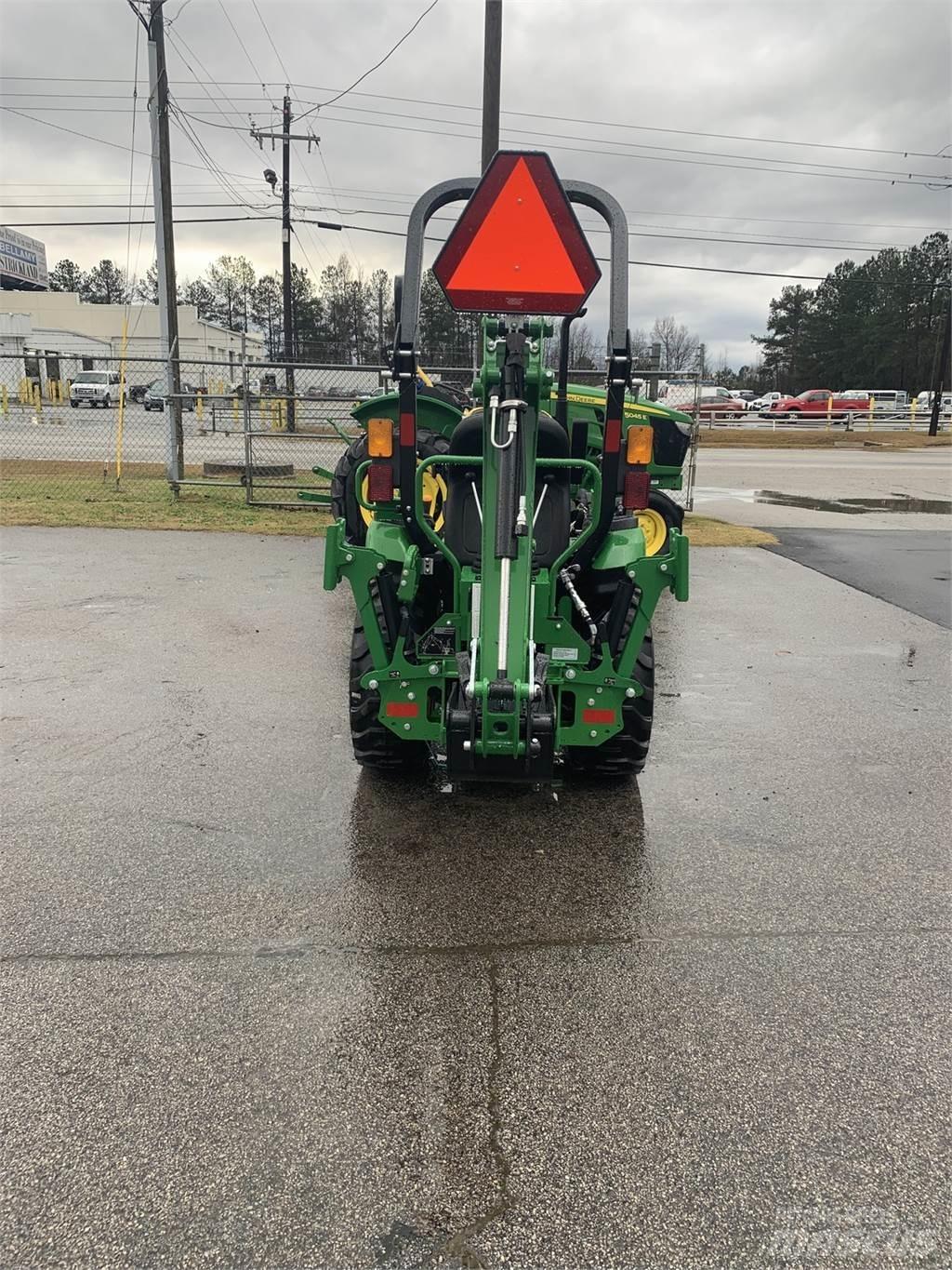 John Deere 2025R جرارات مدمجة