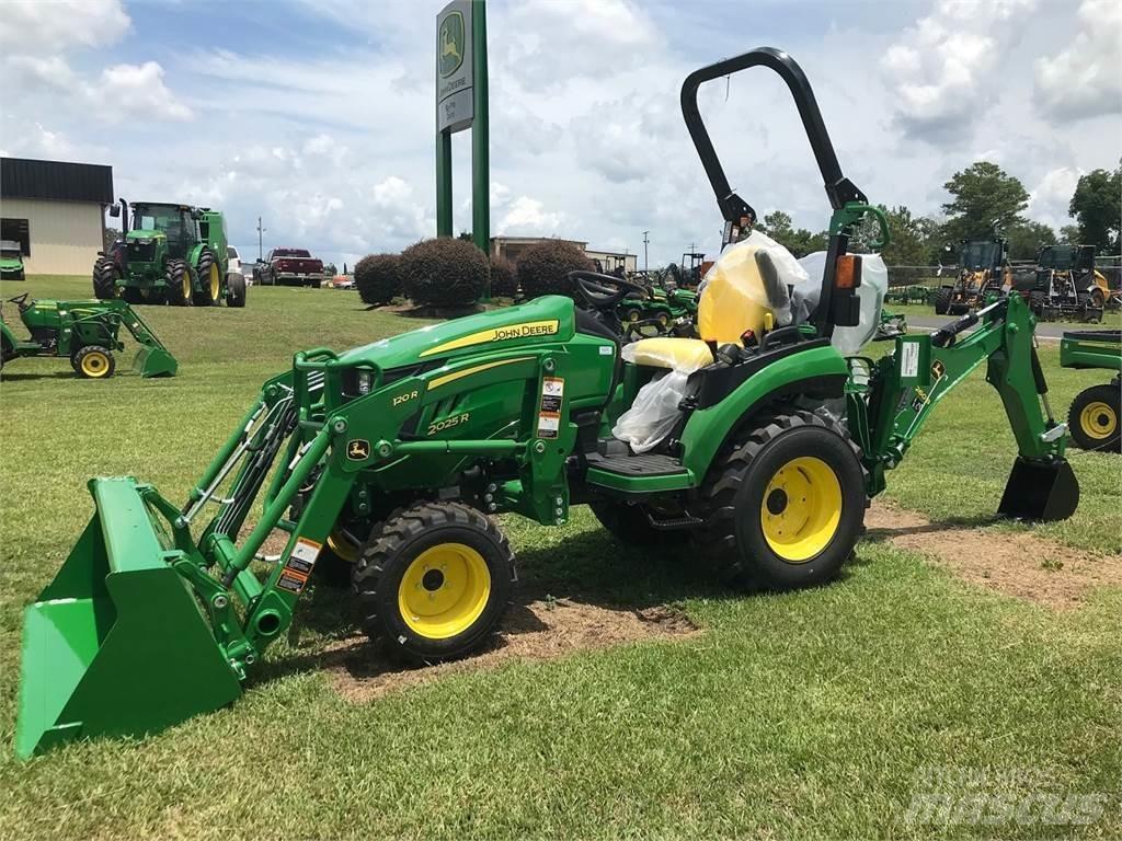 John Deere 2025R جرارات مدمجة