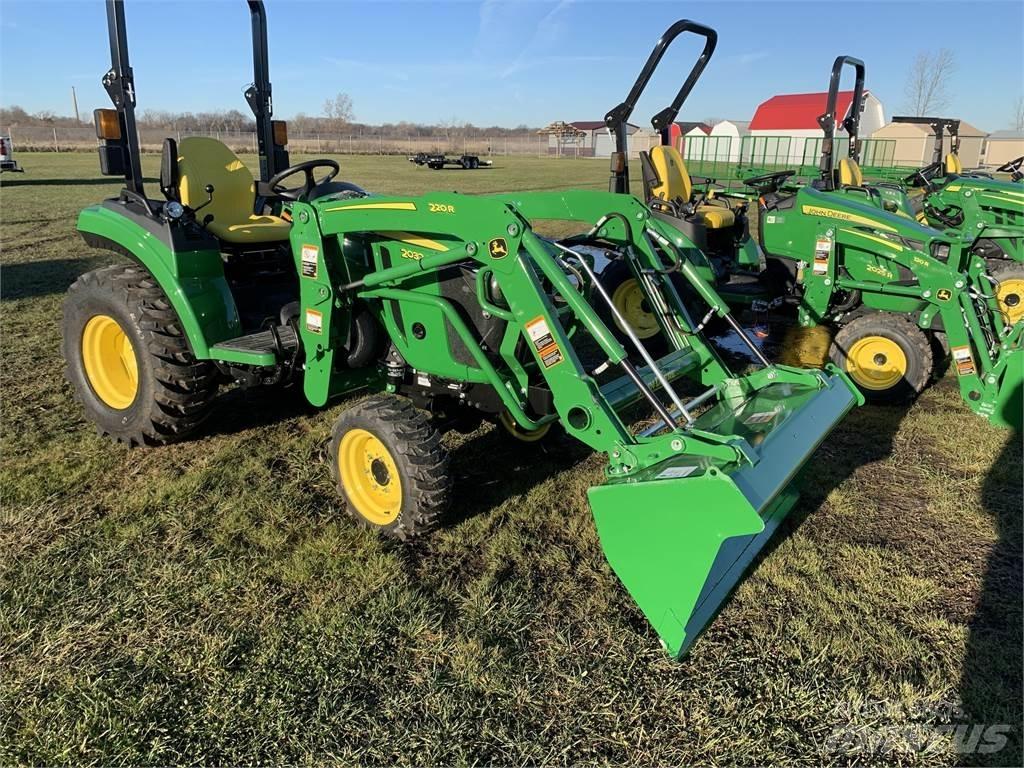 John Deere 2032R جرارات مدمجة