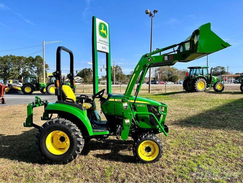 John Deere 2032R جرارات مدمجة