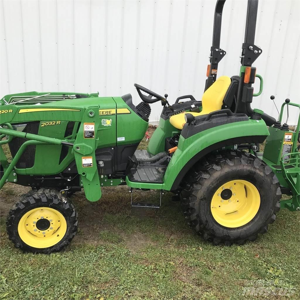 John Deere 2032R جرارات مدمجة