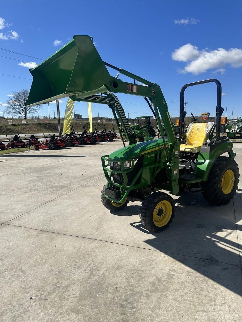 John Deere 2032R جرارات مدمجة