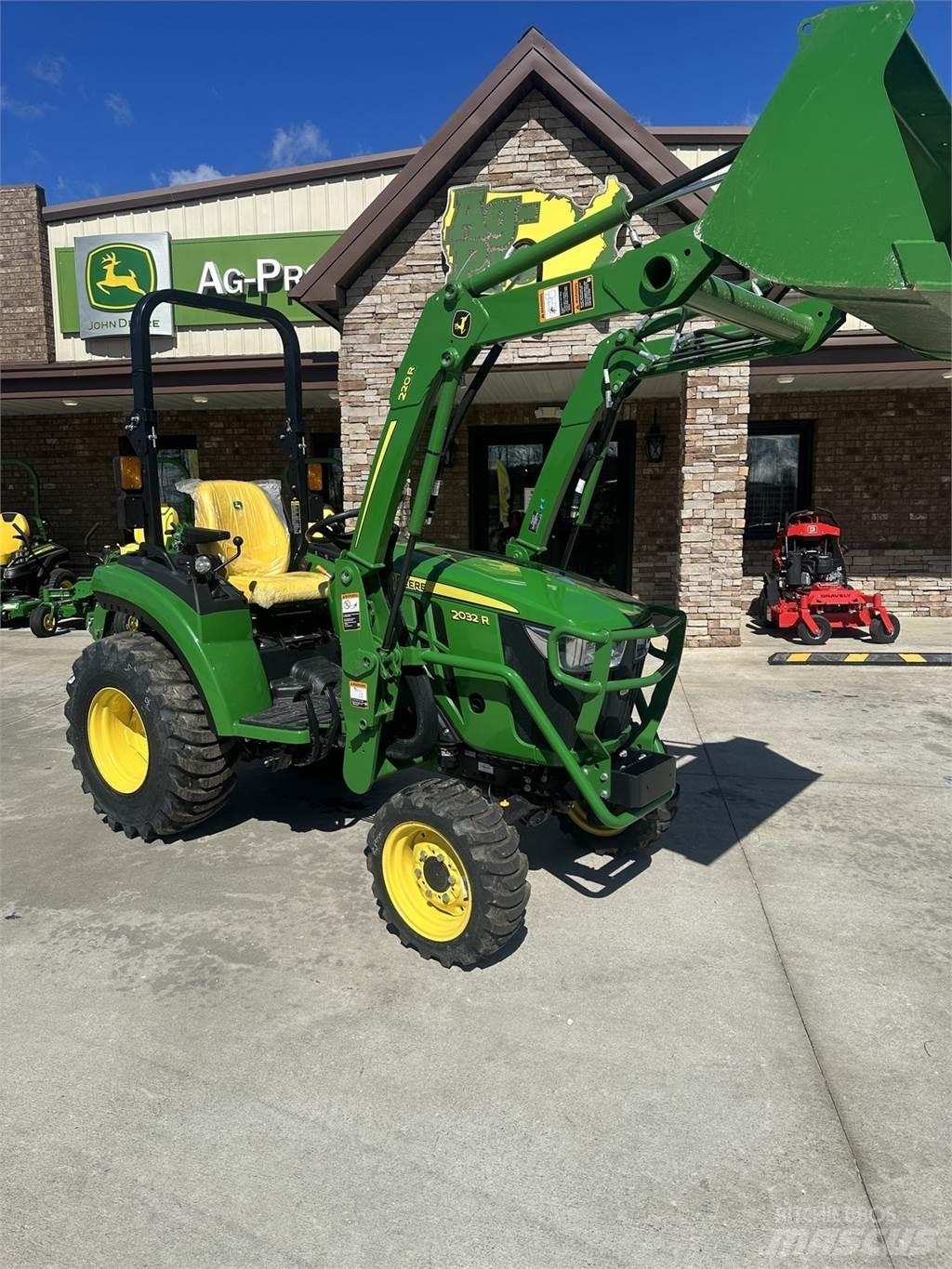 John Deere 2032R جرارات مدمجة