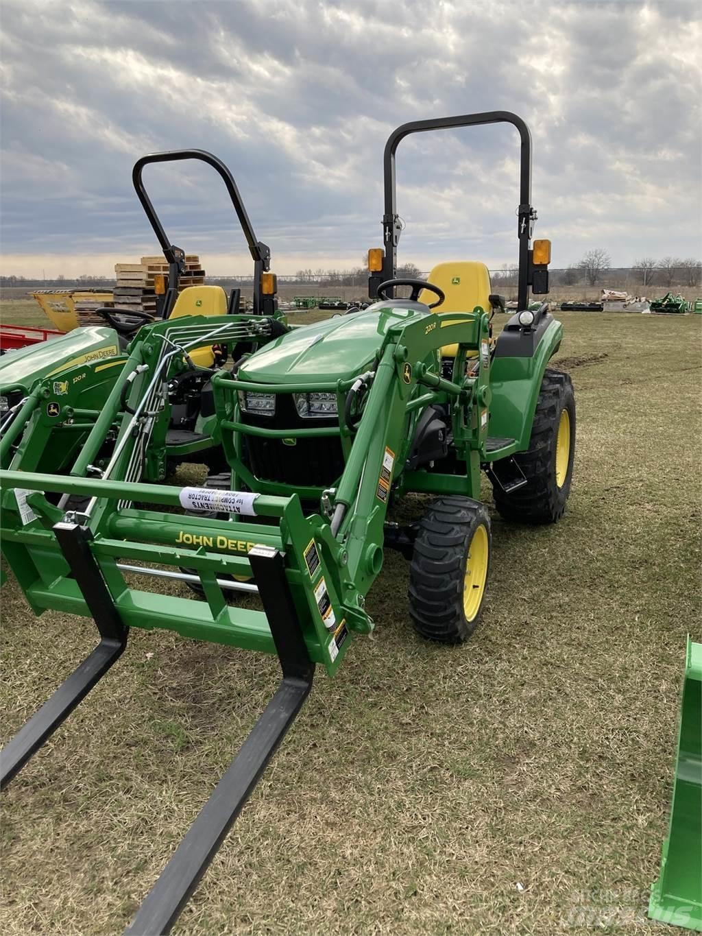 John Deere 2032R جرارات مدمجة