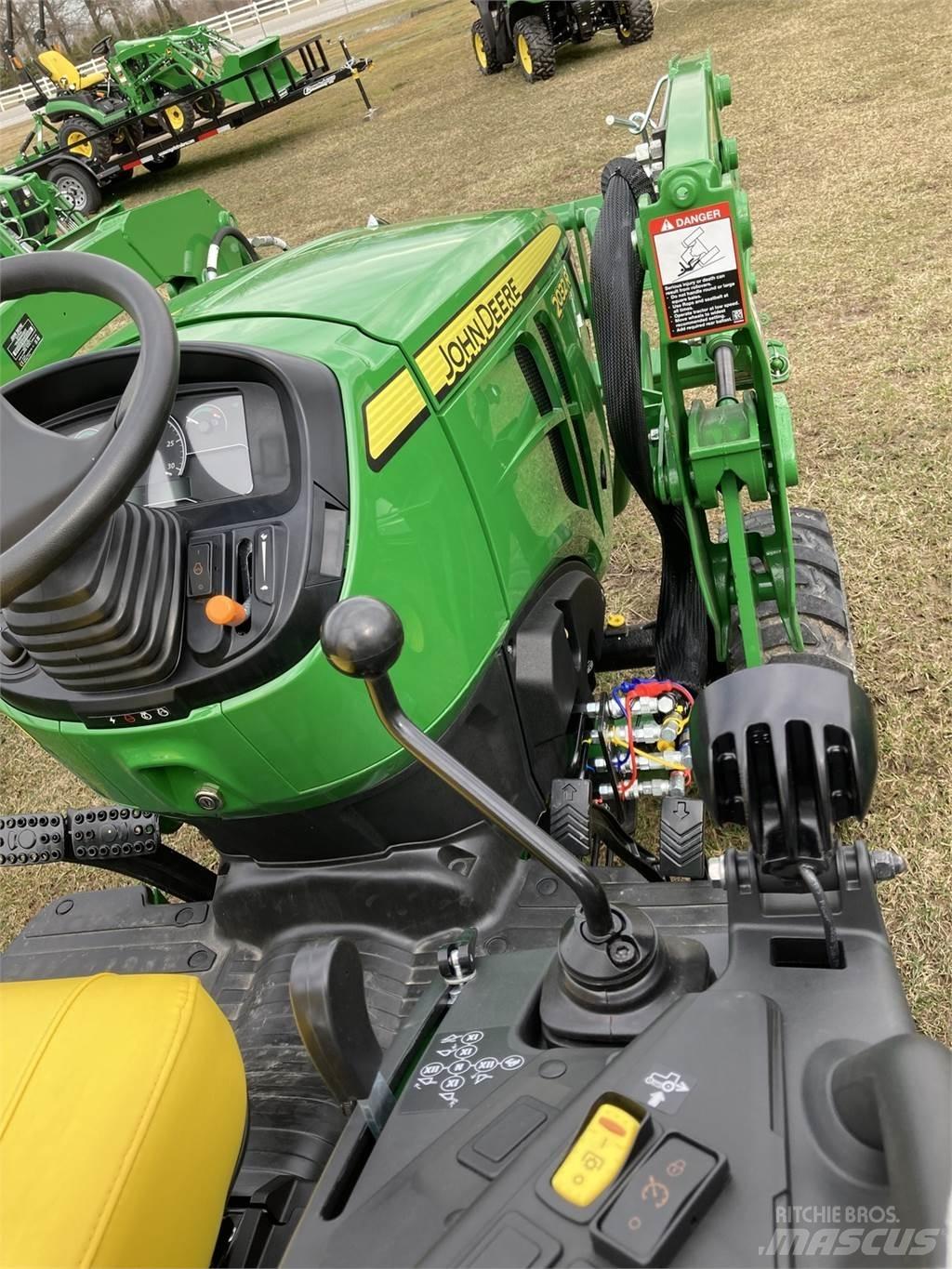 John Deere 2032R جرارات مدمجة