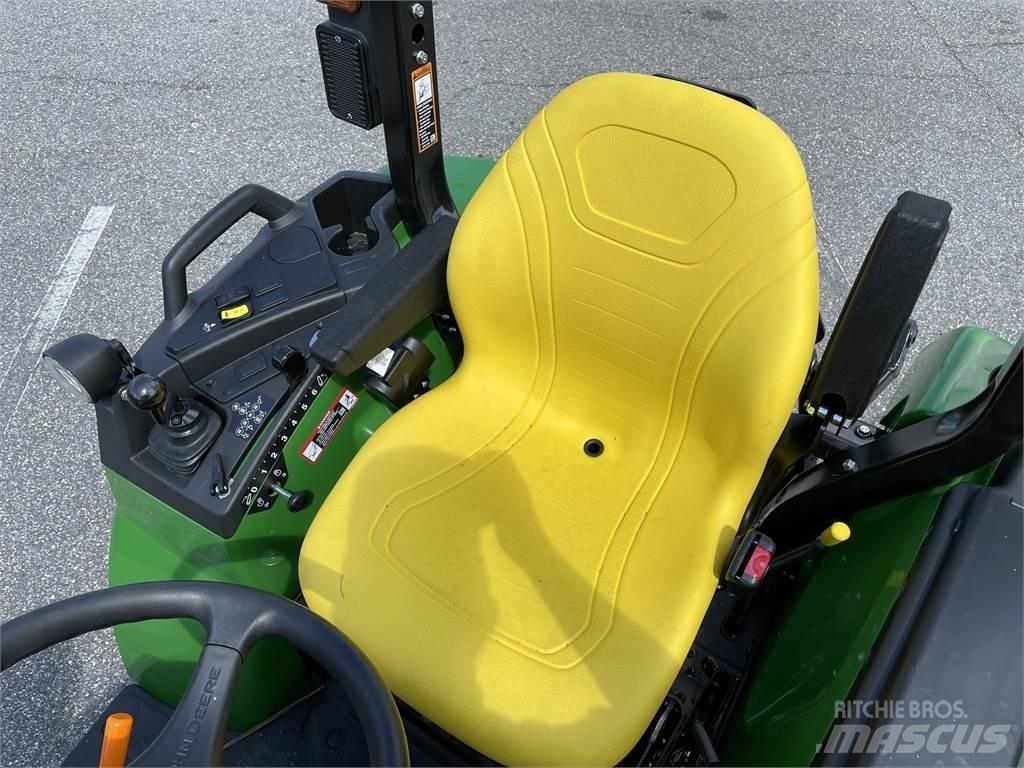 John Deere 2038R جرارات مدمجة