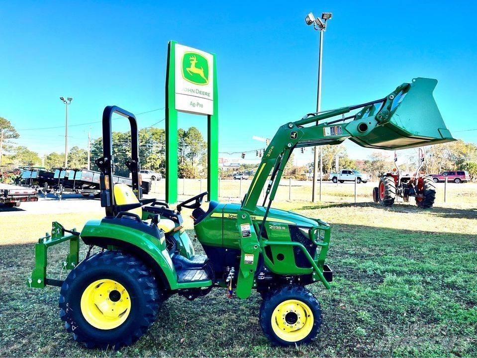 John Deere 2038R جرارات مدمجة