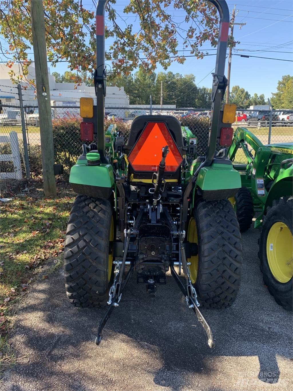 John Deere 2038R جرارات مدمجة