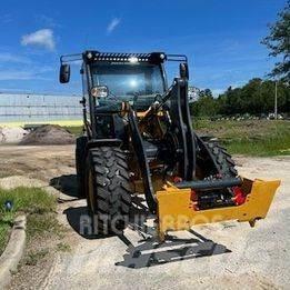 John Deere 204 G لوادر صغيرة