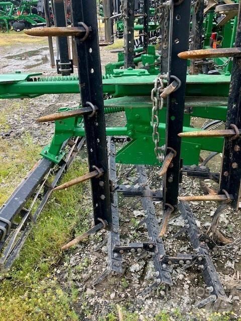 John Deere 2210 زراعات