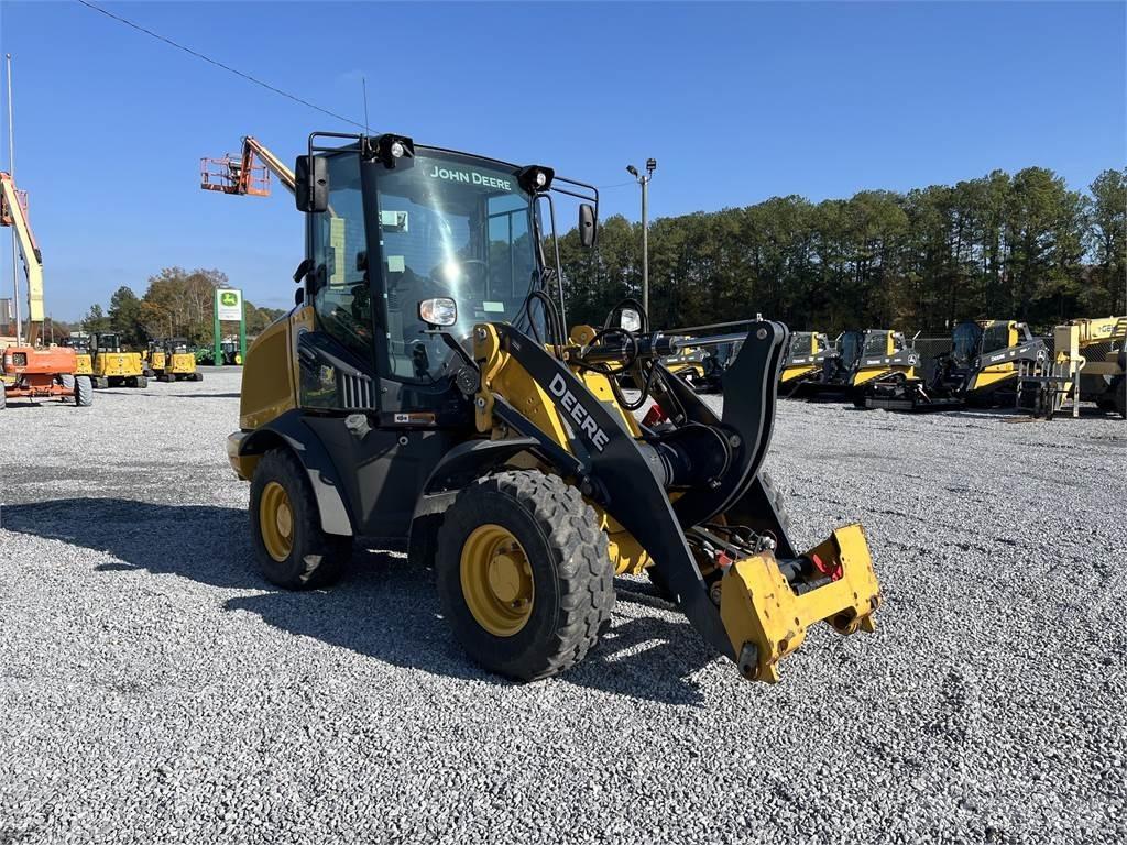 John Deere 244L لوادر صغيرة