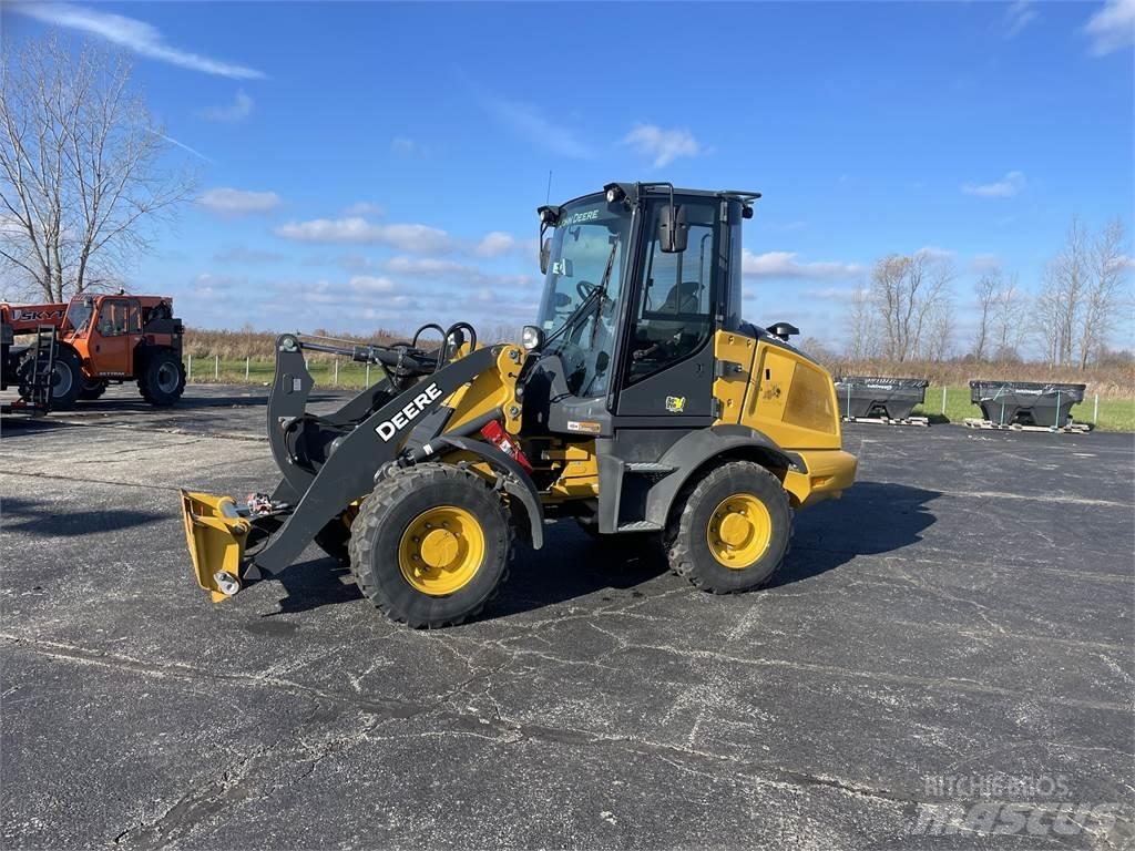 John Deere 244L لوادر صغيرة