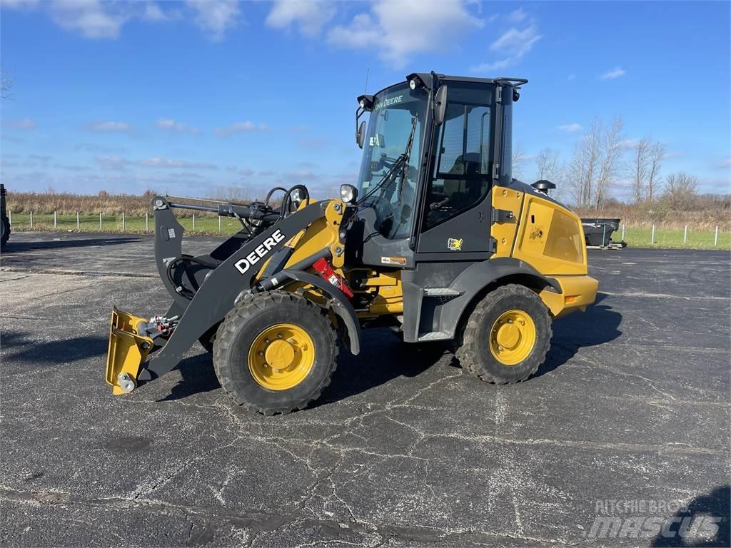 John Deere 244L لوادر صغيرة