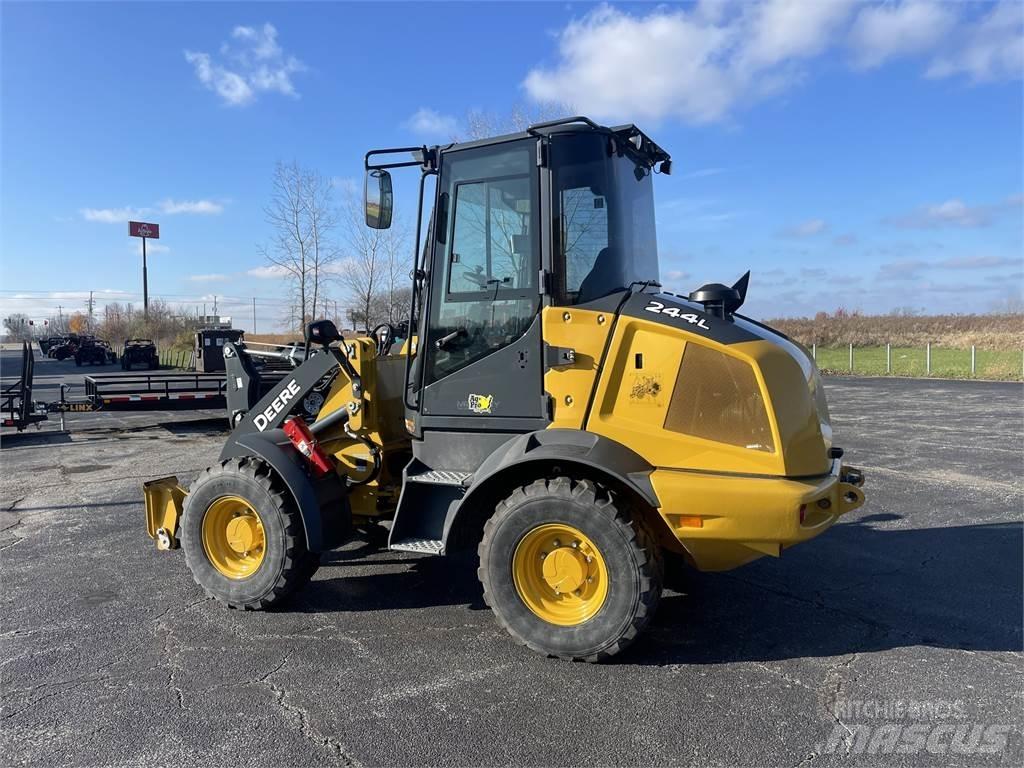 John Deere 244L لوادر صغيرة