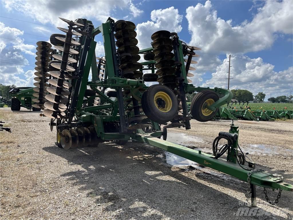 John Deere 2623 زحافات ساحقة