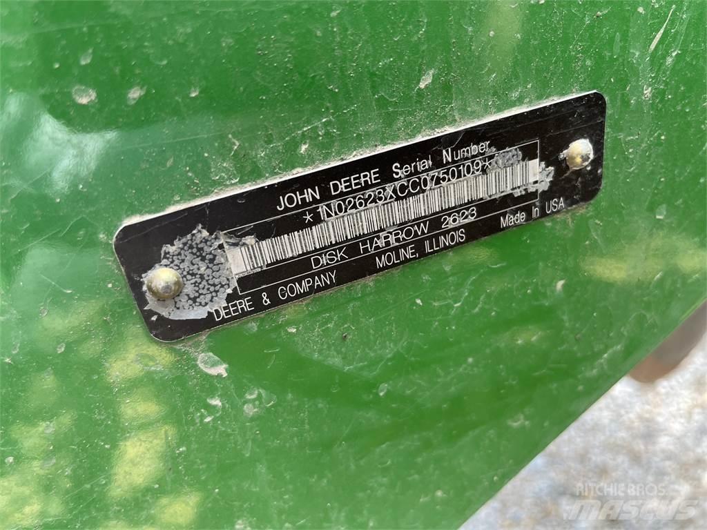 John Deere 2623 زحافات ساحقة
