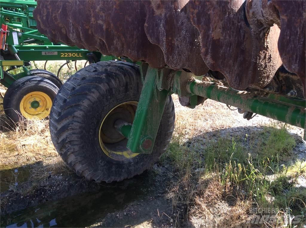 John Deere 2680 زحافات ساحقة