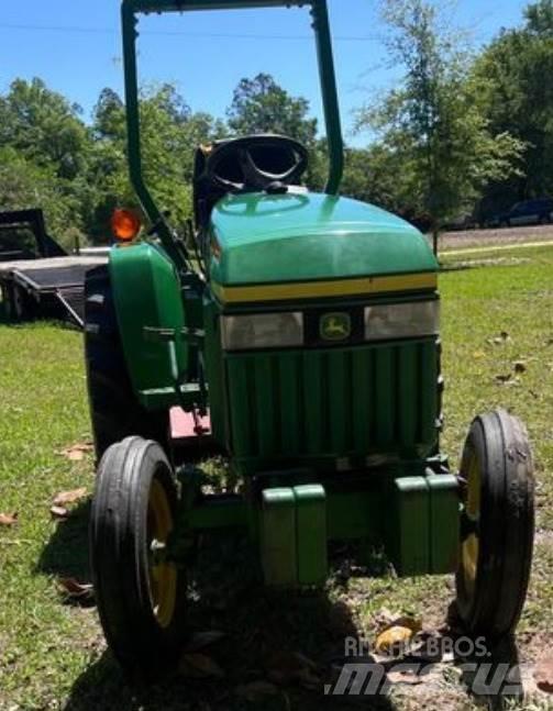 John Deere 3005 جرارات مدمجة
