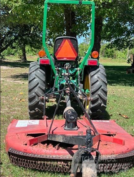 John Deere 3005 جرارات مدمجة