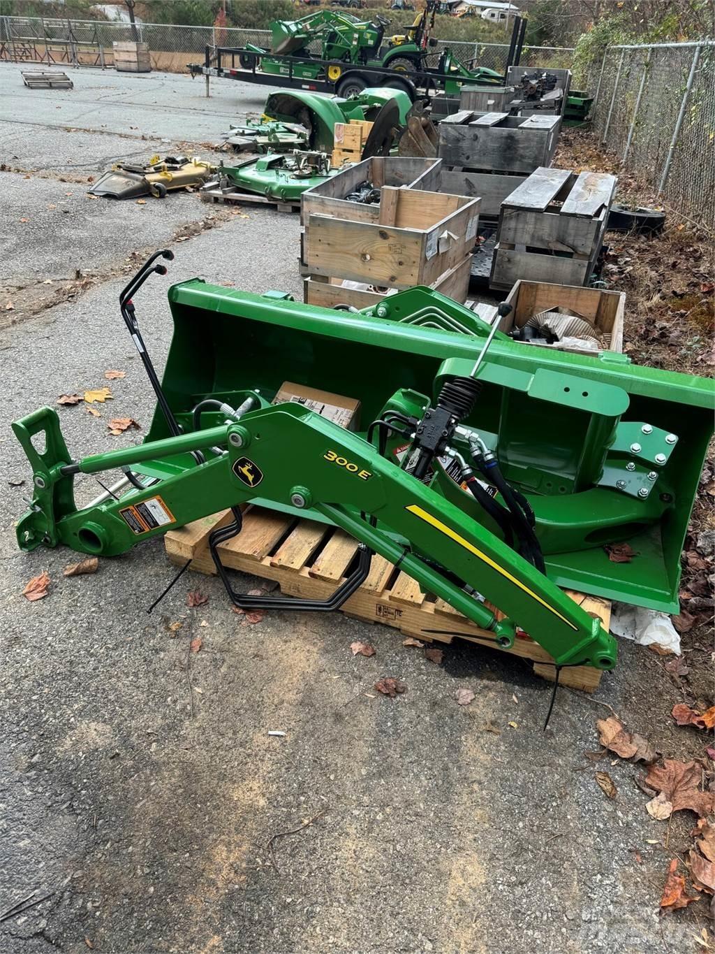 John Deere 300E ماكينات زراعية أخرى