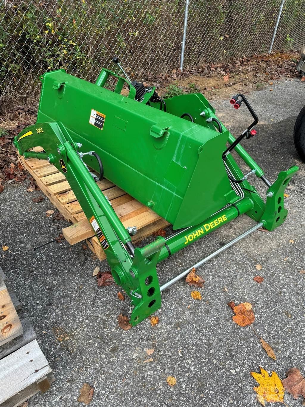 John Deere 300E ماكينات زراعية أخرى