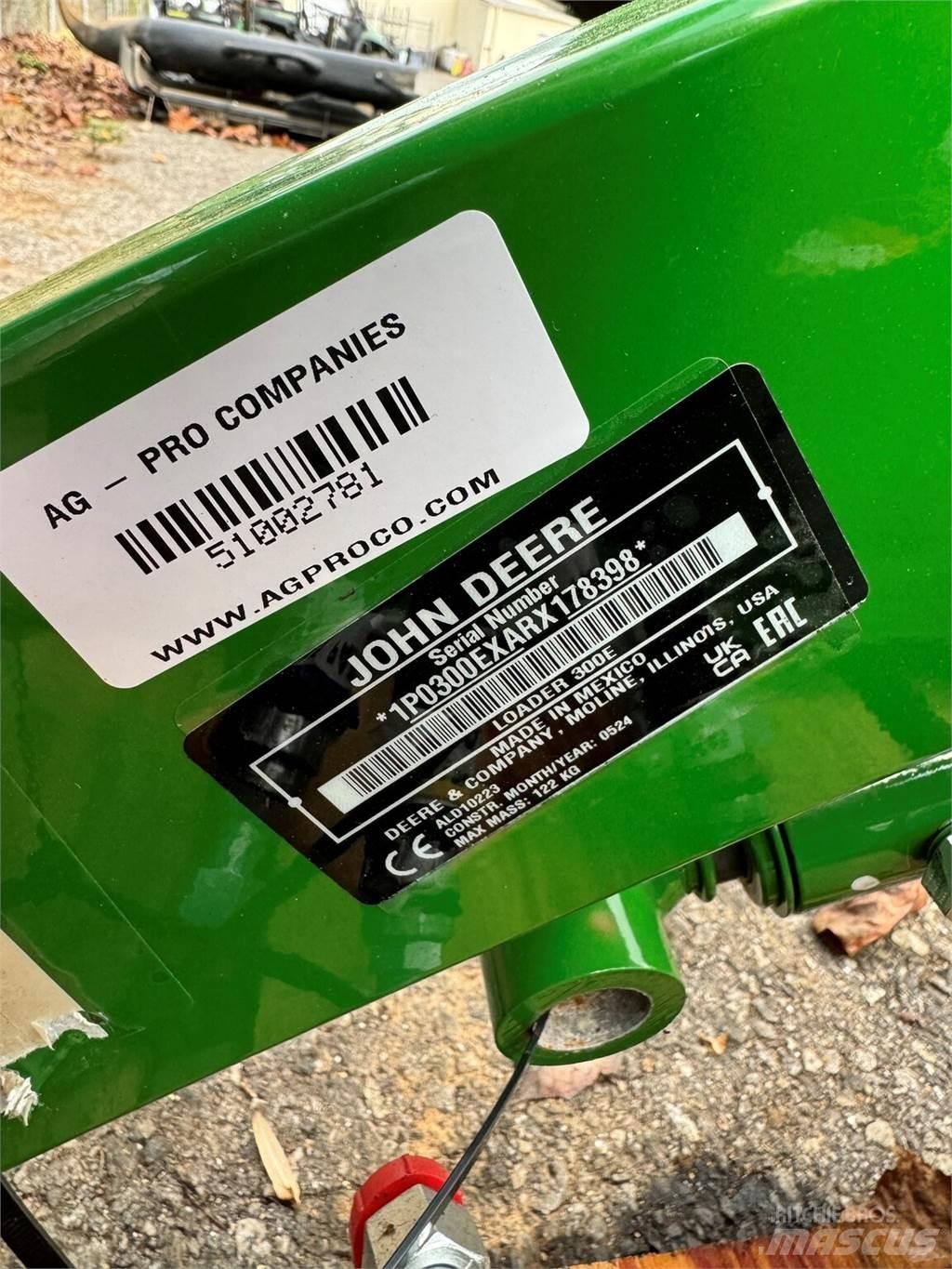 John Deere 300E ماكينات زراعية أخرى