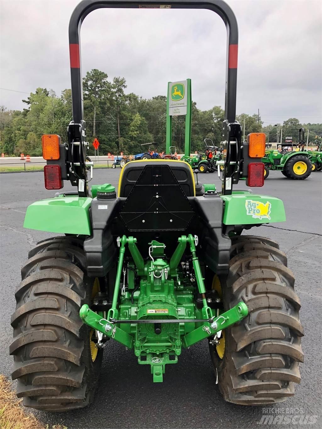 John Deere 3025D جرارات مدمجة