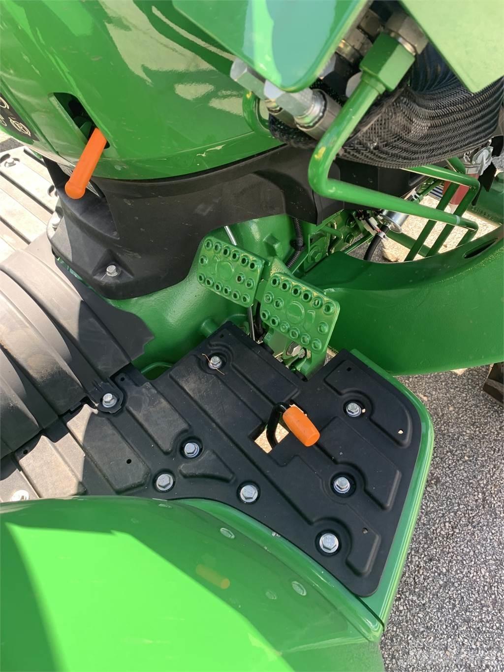 John Deere 3025D جرارات مدمجة