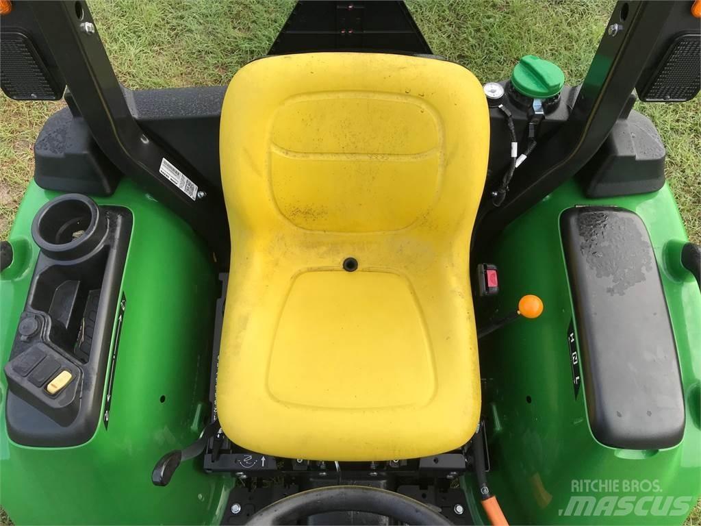 John Deere 3025E جرارات مدمجة