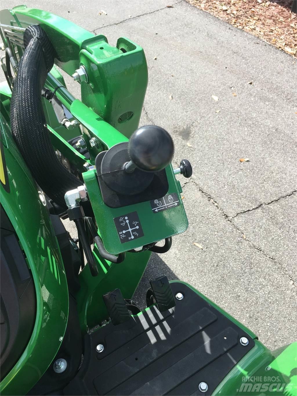 John Deere 3025E جرارات مدمجة